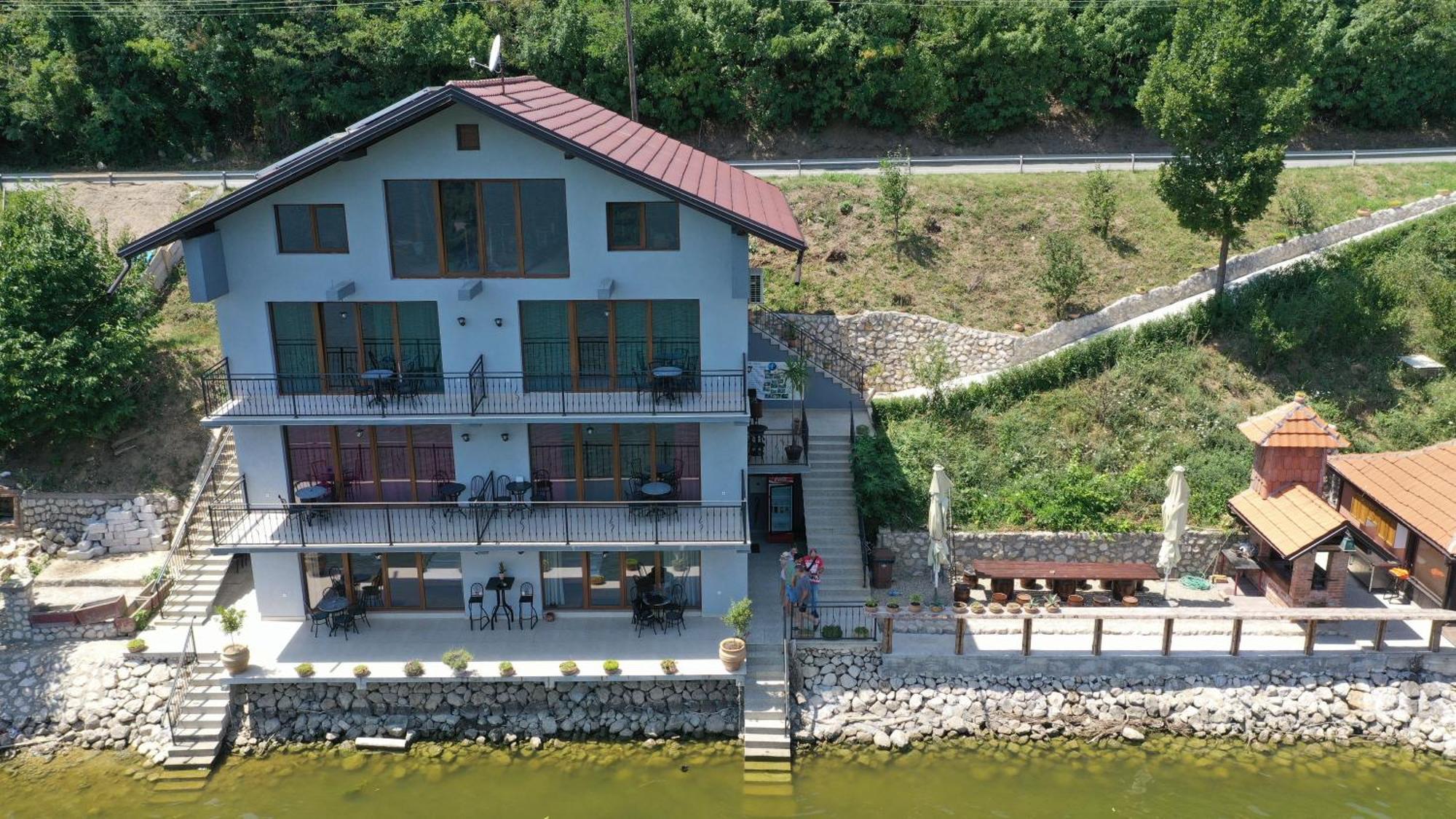 Dunavska Vila Milosavljevic Donji Milanovac Esterno foto