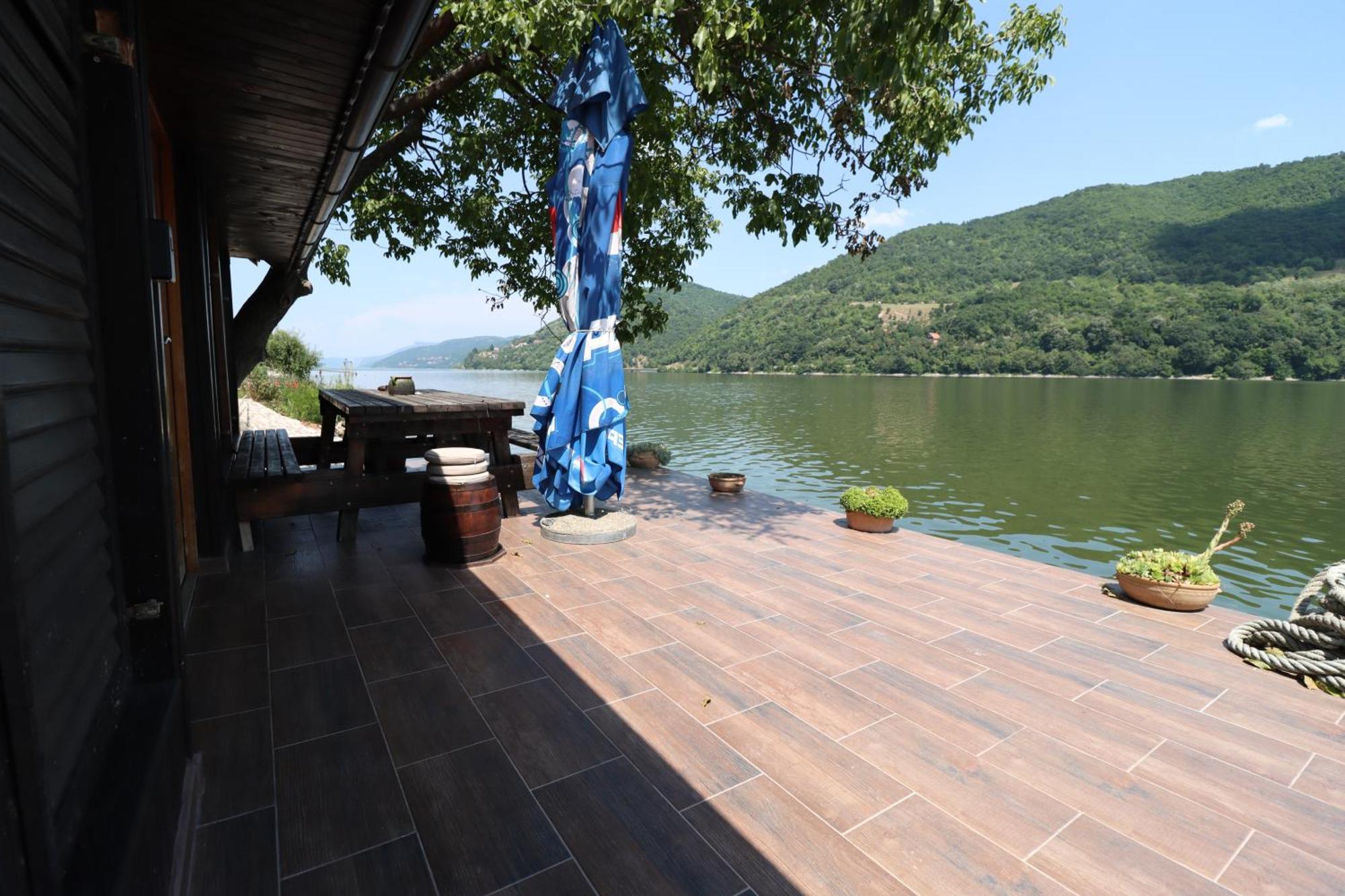 Dunavska Vila Milosavljevic Donji Milanovac Esterno foto